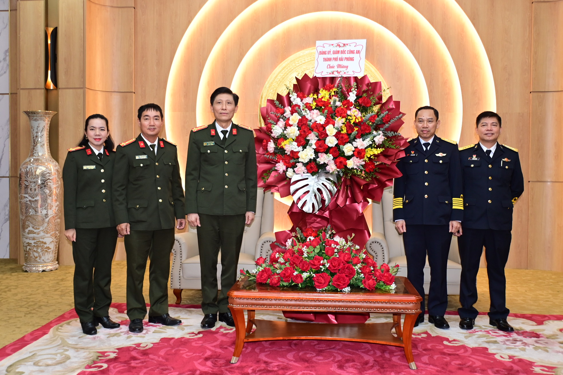 Lãnh đạo CATP thăm, chúc mừng Bộ Tư lệnh Hải quân và Bộ Tư lệnh Vùng Cảnh sát biển 1